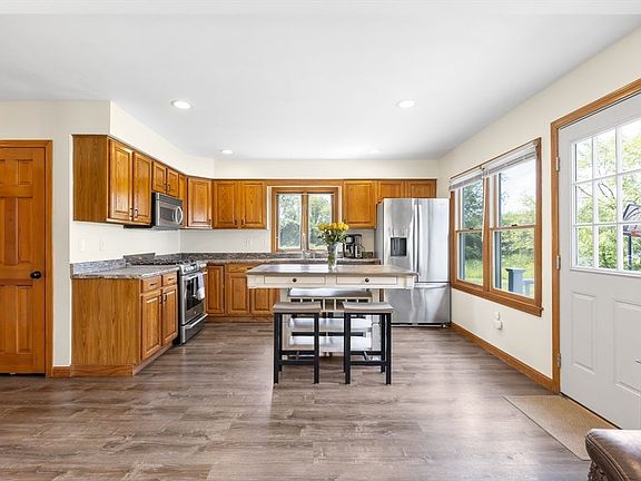 3rd image of 180 Great Rd