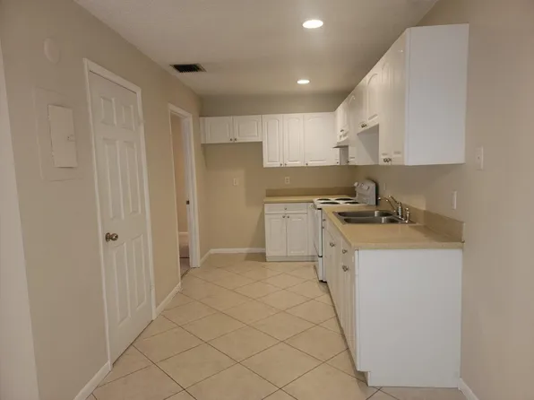 2002 S 10th St APT C, Fort Pierce, FL 34950