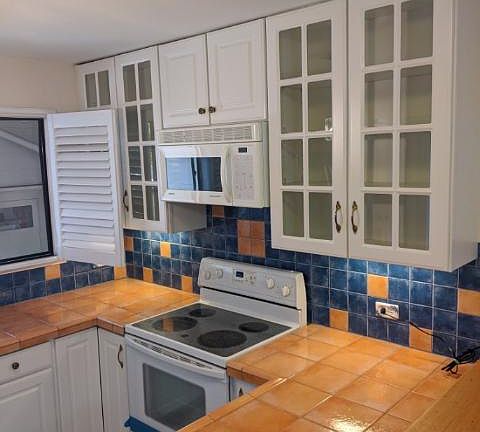 4th image of 827 Via Casitas #827