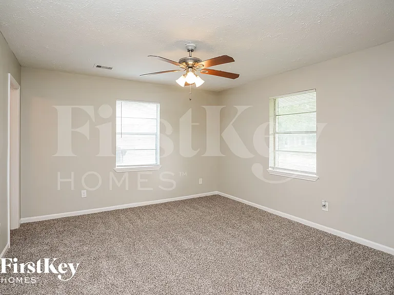4909 Green Willow Ln — Photo 11