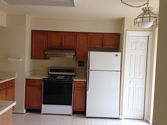 4th image of 21106 Winding Brook Sq