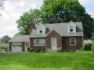 11 Woodruff Dr, Glenville, NY 12302