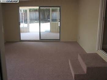 4th image of 382 Shirley Ave