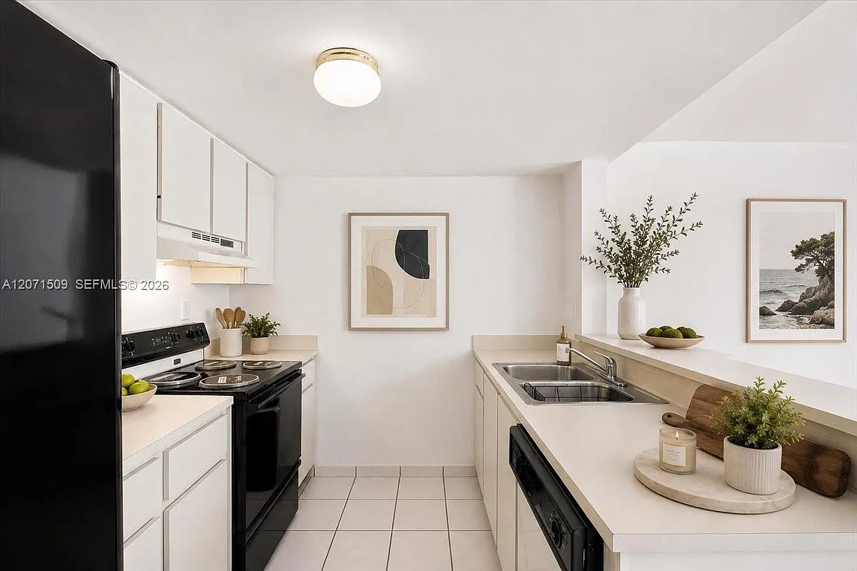 Gables Point Iii Condo — Photo 4