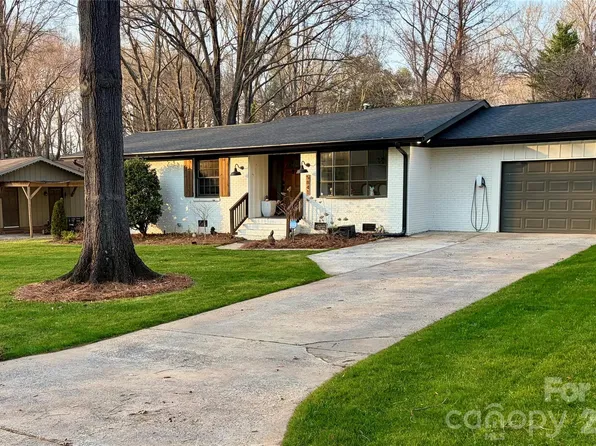 5841 Donegal Dr, Charlotte, NC 28212