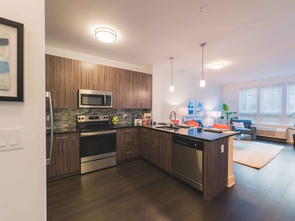 70 Veterans Memorial Dr E APT 211