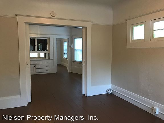 3rd image of 1818 G St APT 03