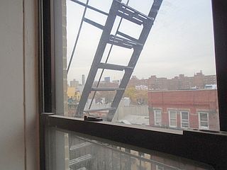 4th image of 520 E 12th St