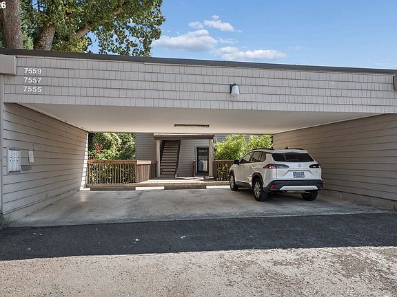 2nd image of 7557 N Edgewater Ave