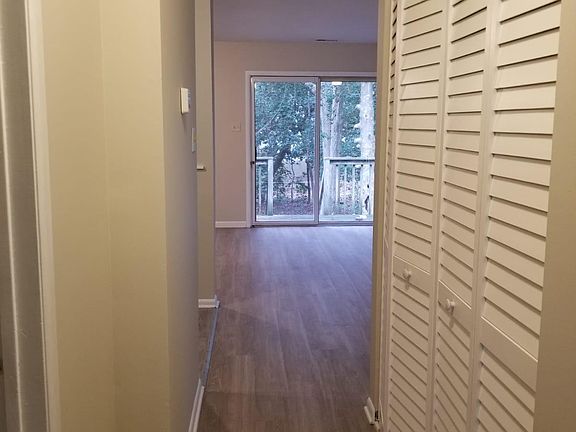 4th image of 210 E Winged Foot Ct
