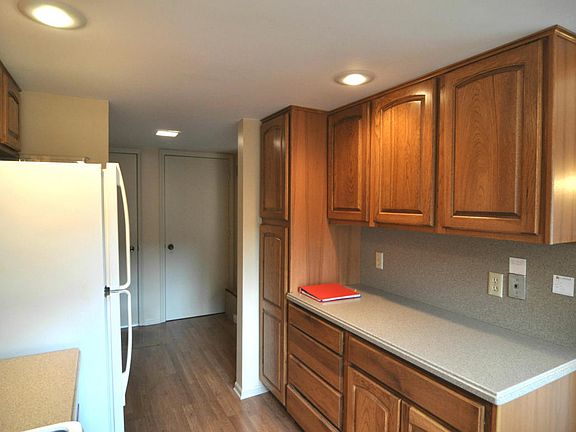 4th image of 827 Millbridge Ave