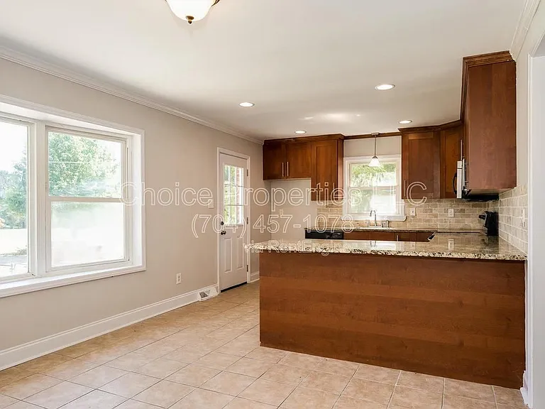 6827 Woodstream Dr — Photo 8