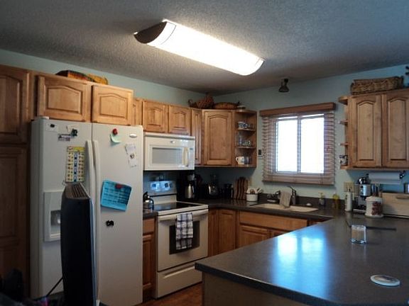 3rd image of 415 Henry Dr