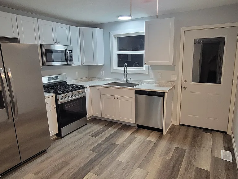 200 Lewis St #200 — Photo 2