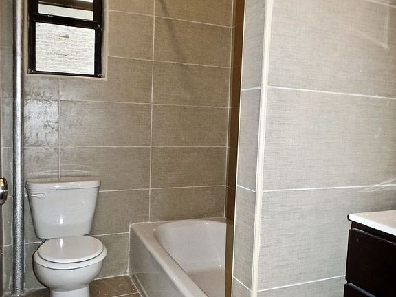 5th image of 446 Saint Johns Pl APT 2D