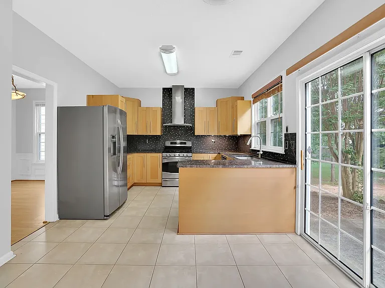 440 Chippenham Ct — Photo 7