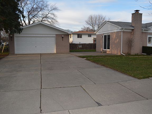 5th image of 28041 Barkman St