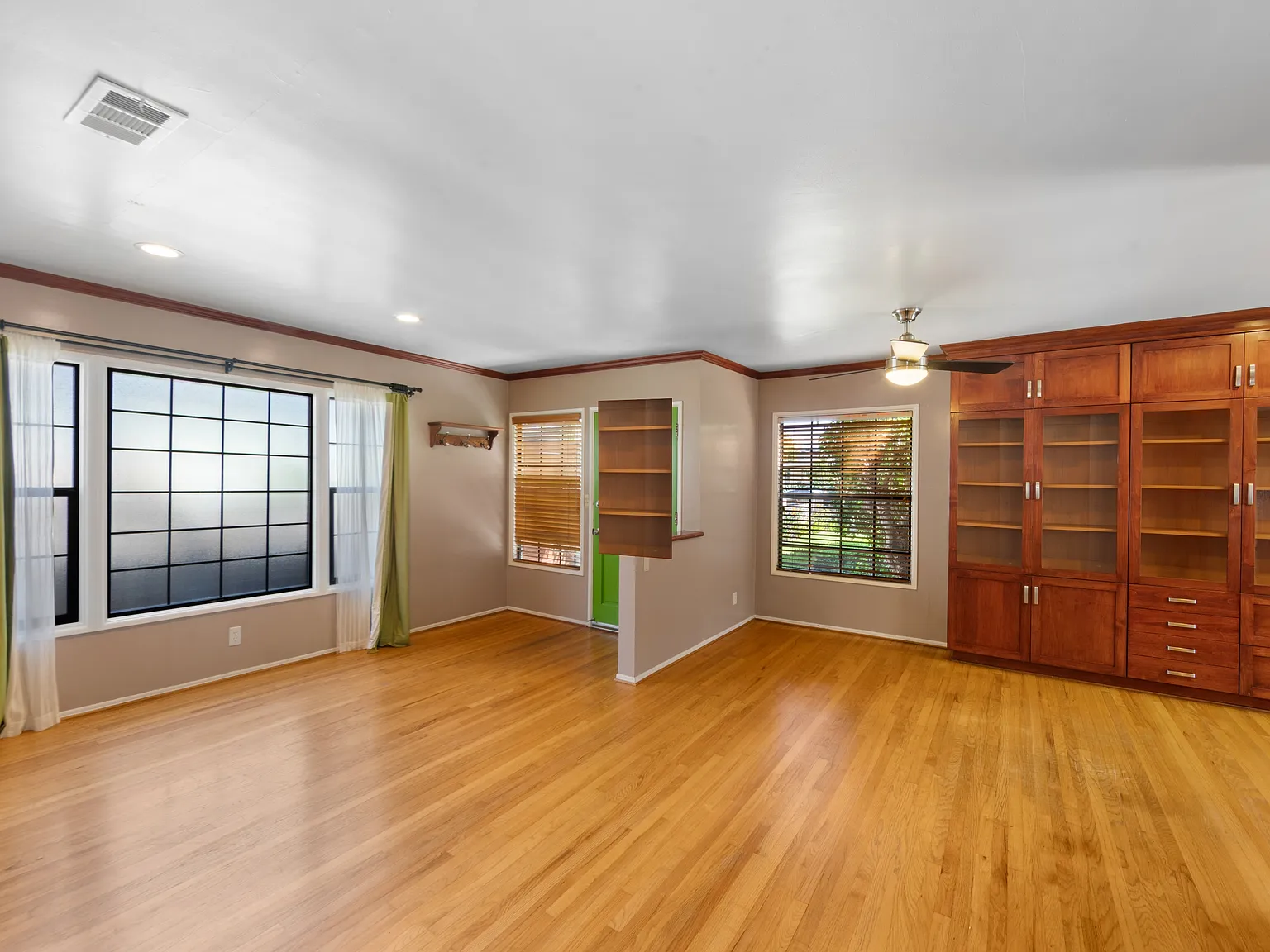 4329 Neosho Avenue - 1 — Photo 4