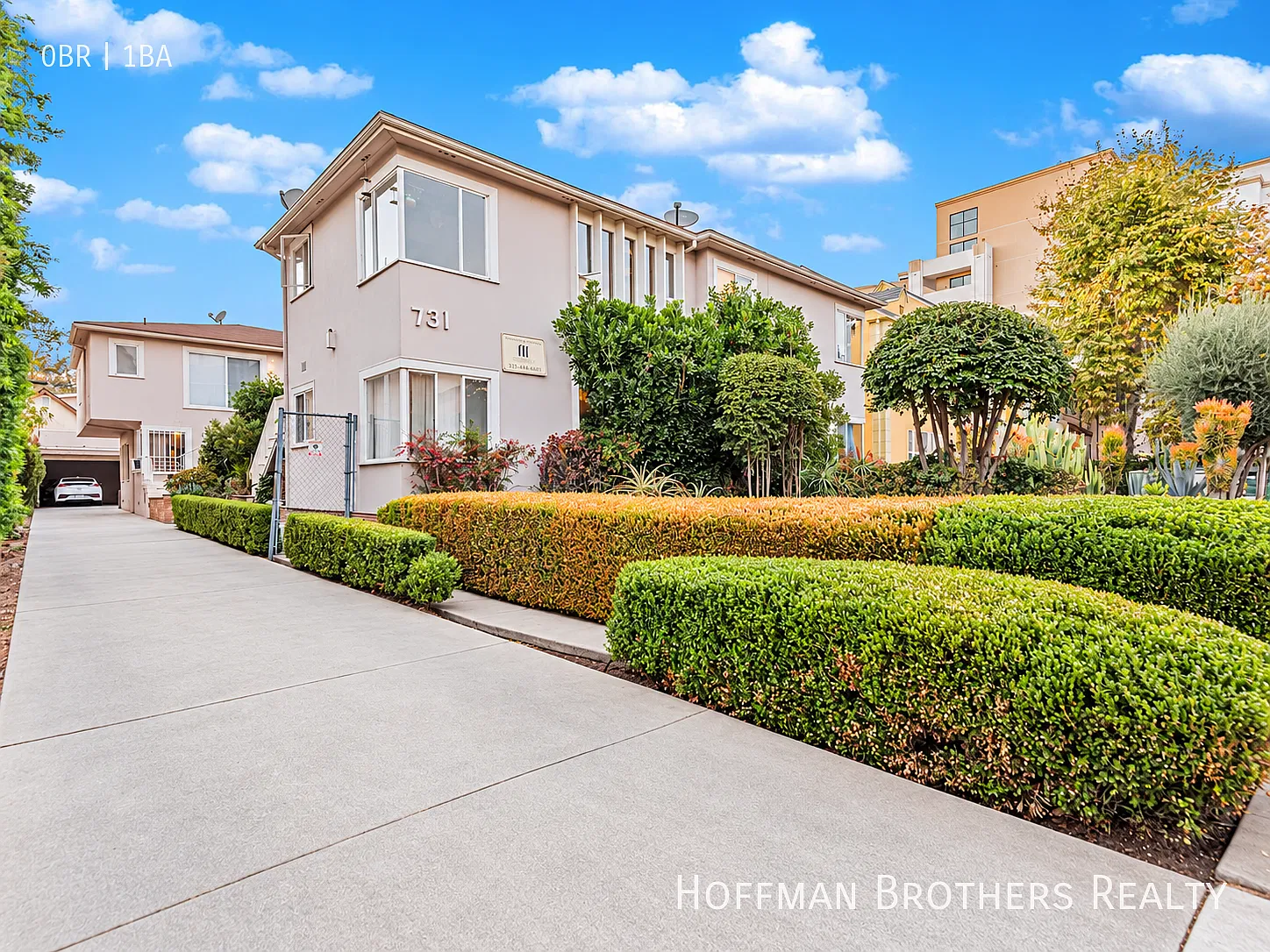 Charming Studio with Updated Kitchen, High Ceilings, On-Site Laundry & Central Mid-Wilshire Locat... — Photo 3