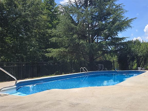 5th image of 119 Green Ridge Dr