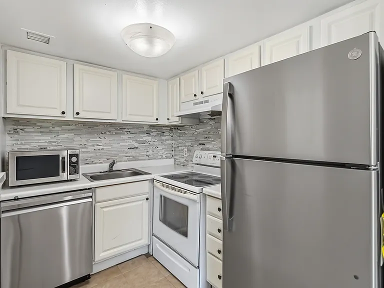 2569 N Alafaya Trl #133 — Photo 12