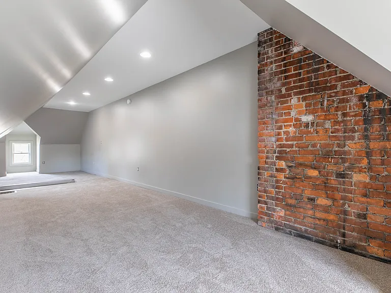 1238 E Mound St — Photo 33