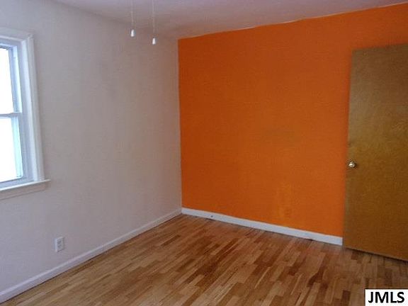 4th image of 749 Oakdale Ave