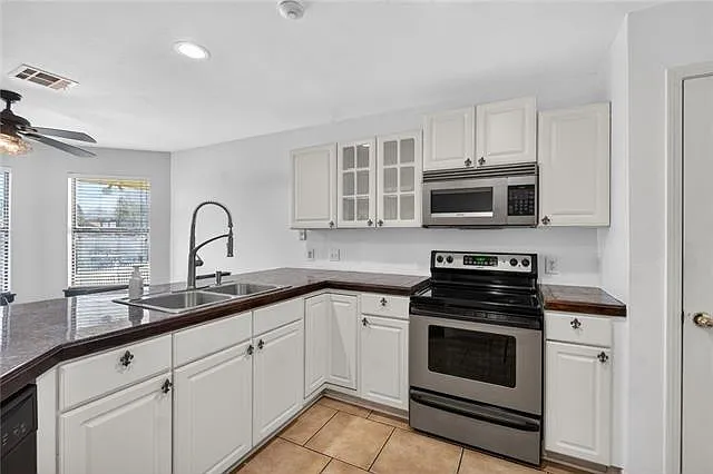 3 bed, 2.0 bath, 1792 sqft, $2,200 — Photo 4