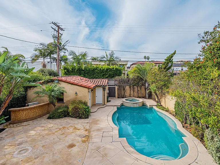 305 N Palm Dr — Photo 27