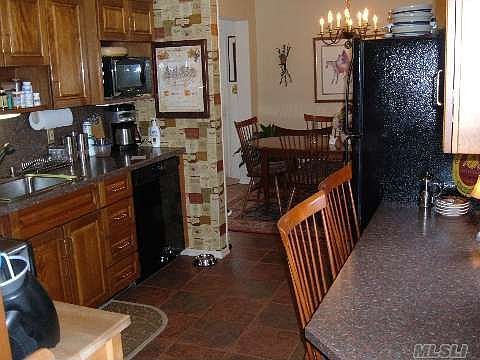 3rd image of 28 Dogwood Ln