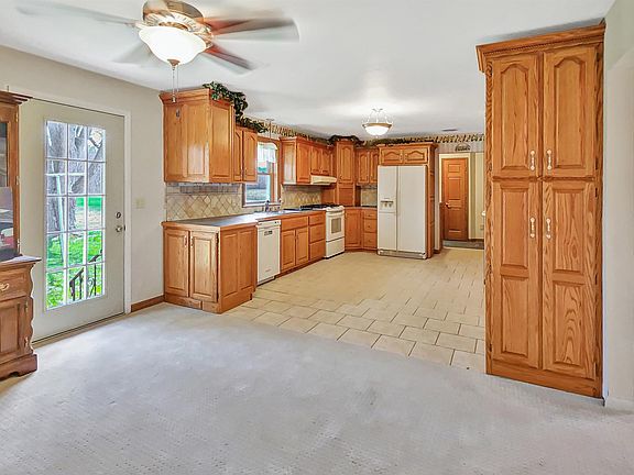 5th image of 8166 N Linden Rd