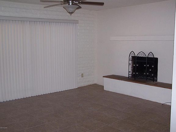 3rd image of 3233 E Monte Vista Dr