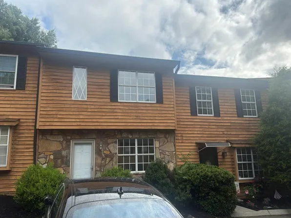1215 Crest Brook Dr, Knoxville, TN 37923