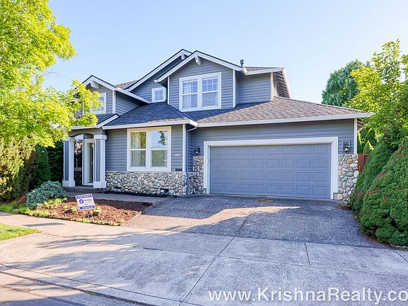 2nd image of 1016 NE Creeksedge Dr