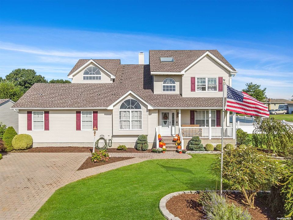 1st image of 8 Carol Ct