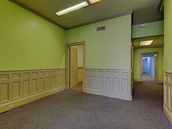 4th image of 264 W Market St