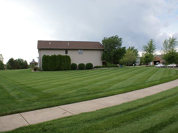 4th image of 9148 Maplewood St