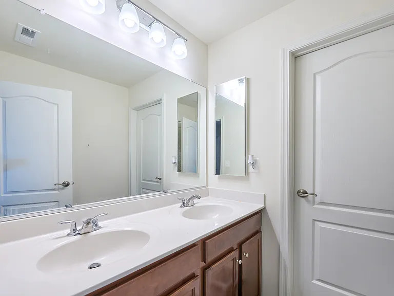 24887 Coventry Grove Ct — Photo 34