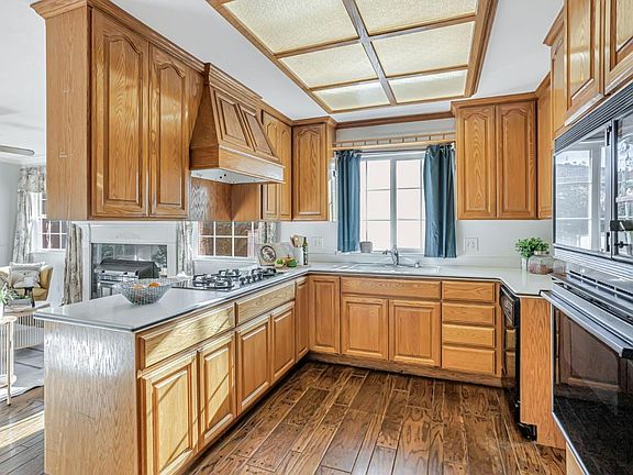 3rd image of 1610 Willowbrook Dr