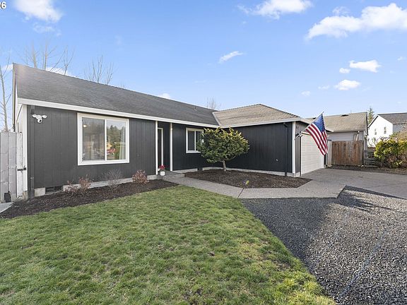 3rd image of 1054 Pana St