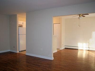 4th image of 3200 Bayside Dr Unit 1