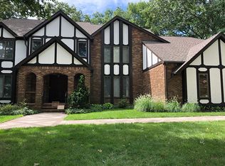 17 Fernwood Ct, East Brunswick, NJ 08816