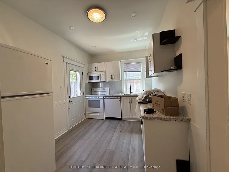 485 Albert St — Photo 6