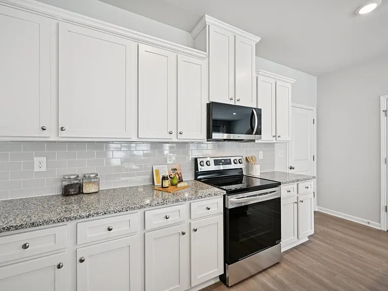 423 Lanier Cir — Photo 14