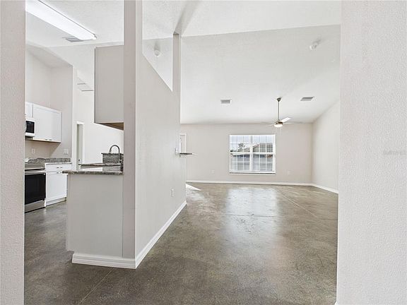 5th image of 24 Pine Course Pass