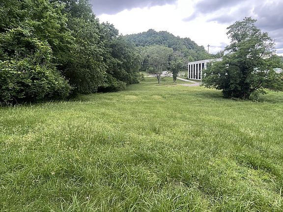 3rd image of 1535 Franklin Rd