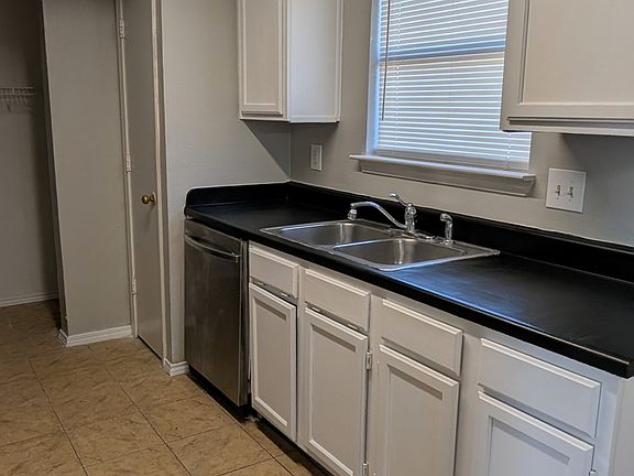 4th image of 4010 Walnut Park Cir