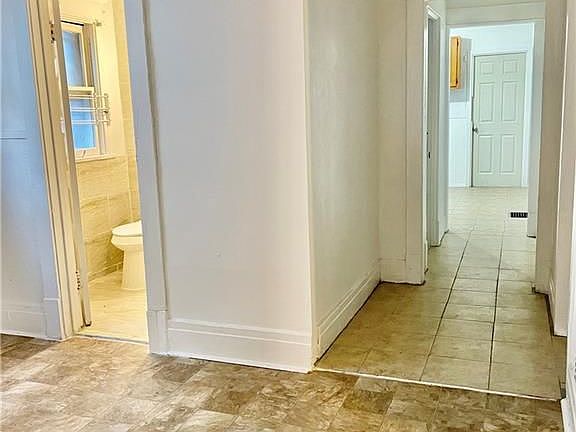 5th image of 292 Chelsea Pl #1
