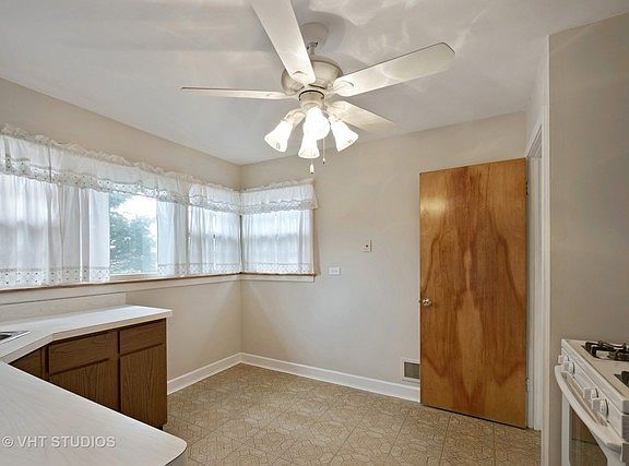 4th image of 9212 New England Ave