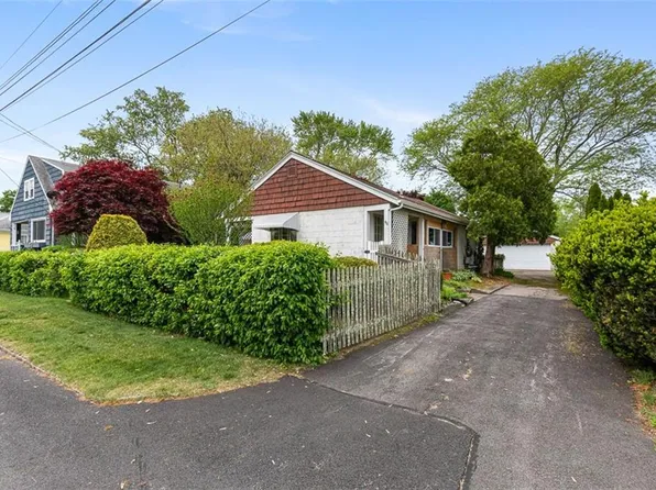 46 Somerset Ave E, Riverside, RI 02915